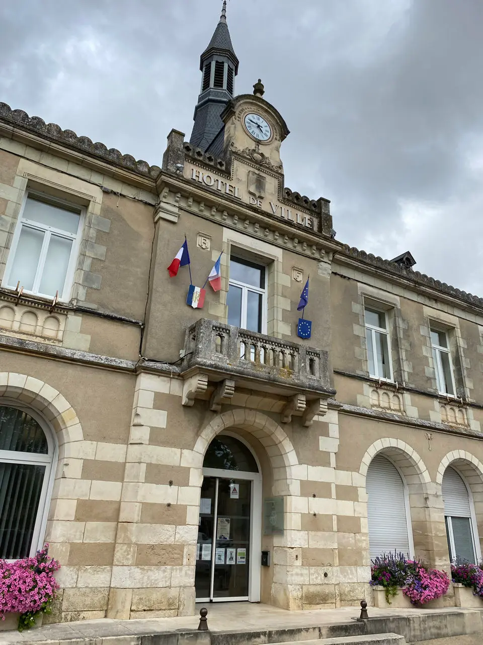 Neuville de poitou