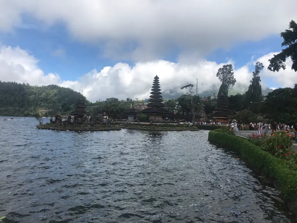 Pura danau beratan