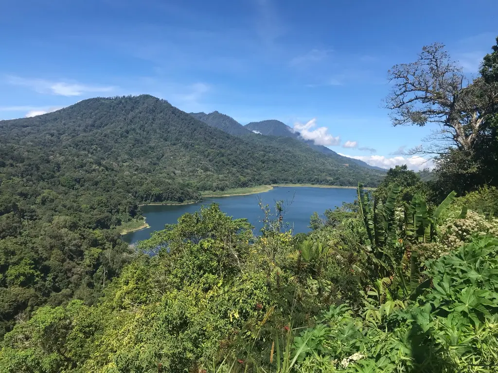 Pura danau beratan