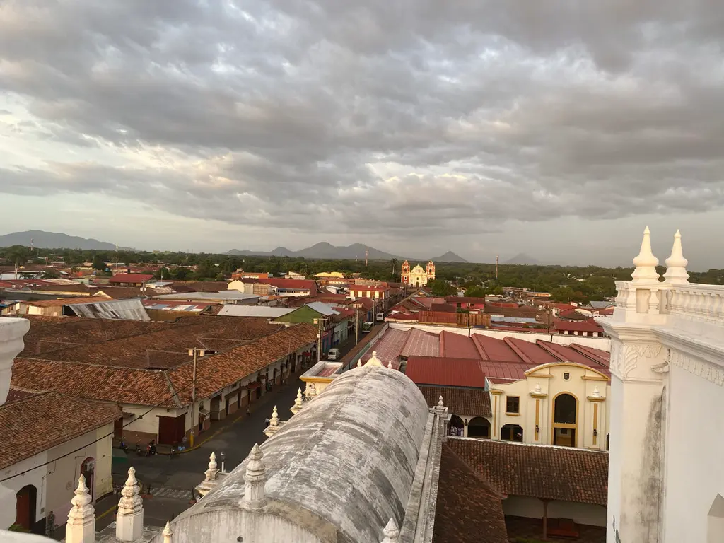 León