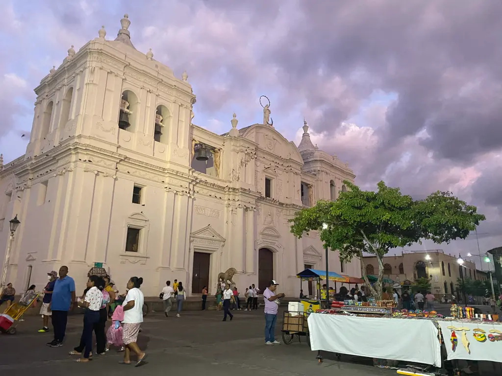 León