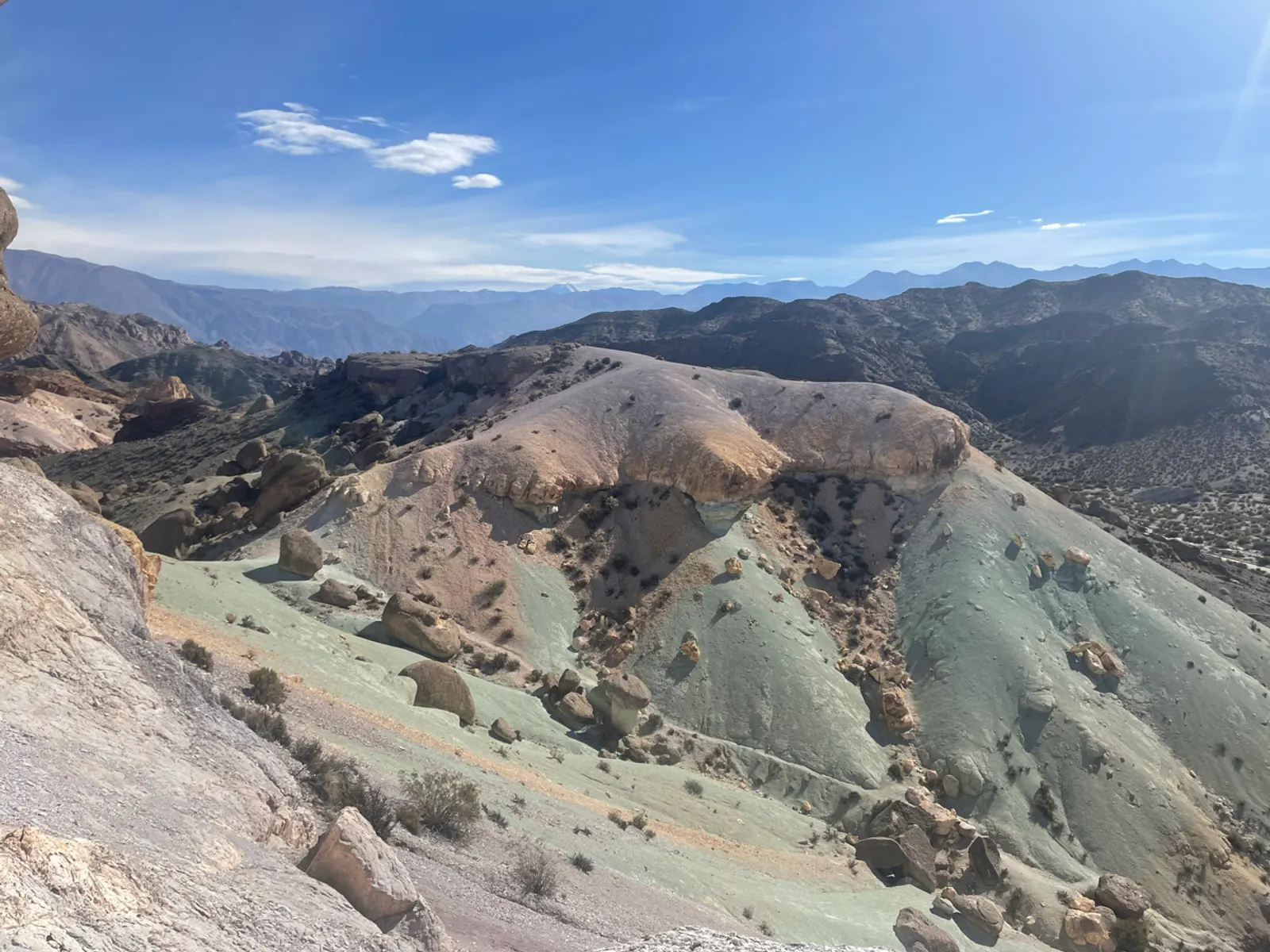 Gekleurde rotsen van de Cerro de los Siete Colores bij Uspallata