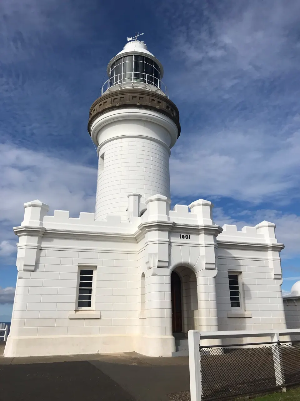 De witte vuurtoren van Byron Bay van dichtbij
