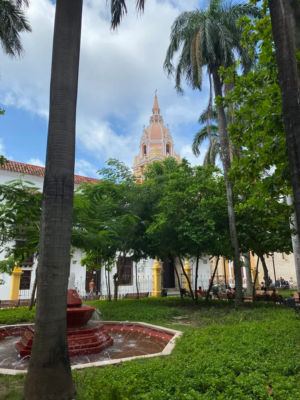 De stenen gevel van de kerk San Pedro Claver in Cartagena