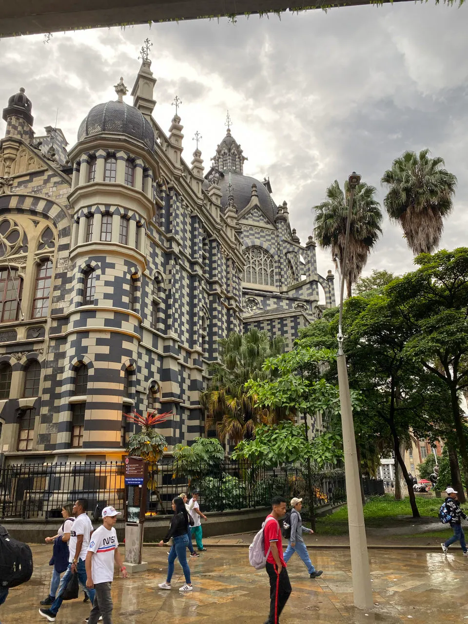Het gotische Palacio de la Cultura in het centrum van Medellín