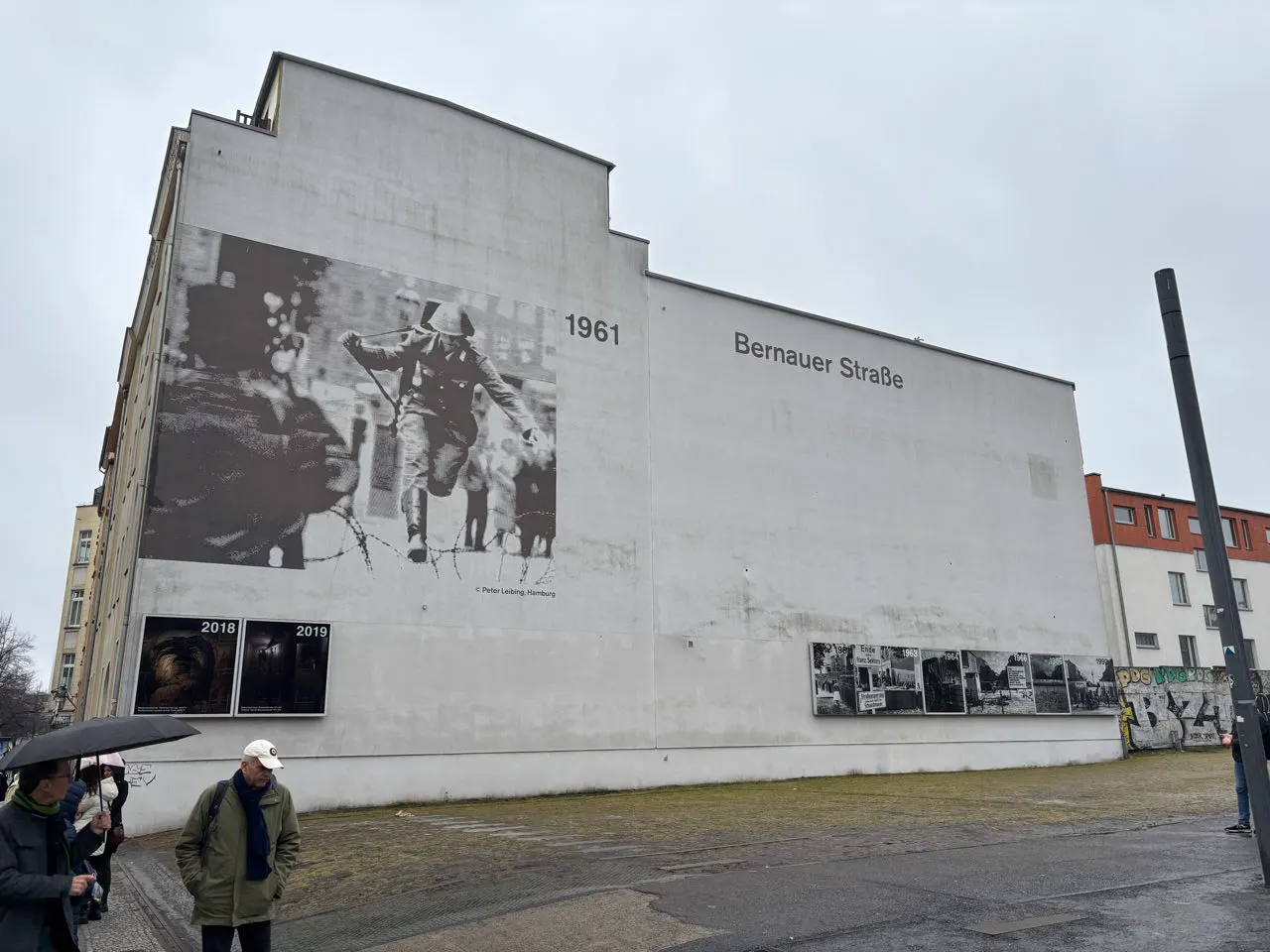 Muurschildering en gedenkplek van de Berlijnse Muur aan de Bernauer Strasse