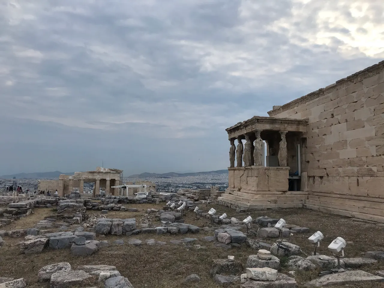 De kariatiden van het Erechtheion op de Akropolis van Athene