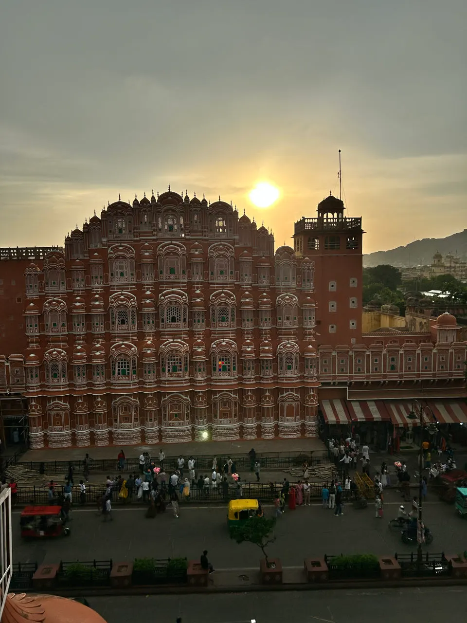 Het Hawa Mahal in Jaipur bij zonsondergang