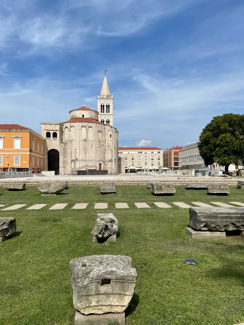 De ronde Sint-Donatuskerk naast het Romeinse forum in Zadar