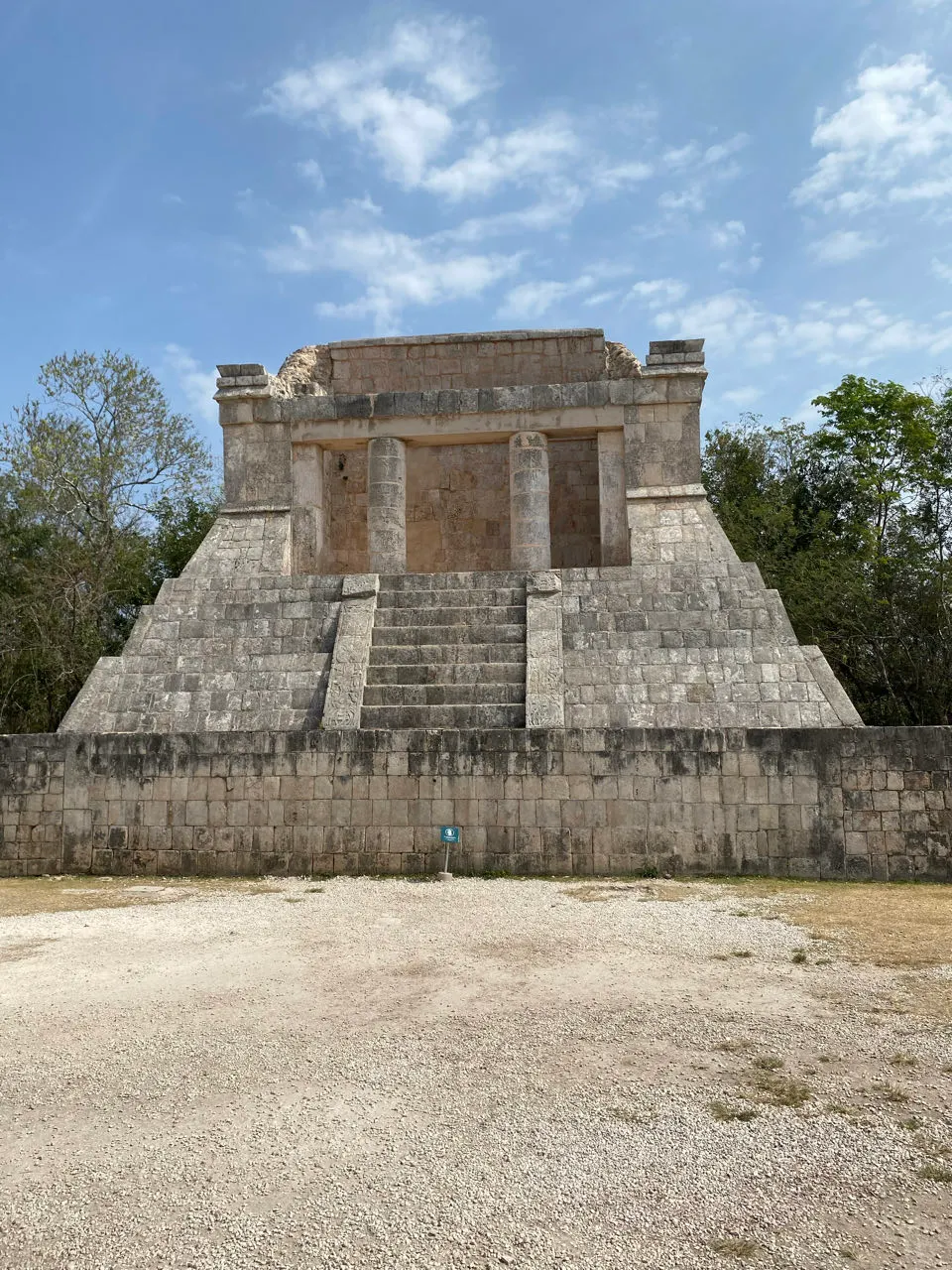 De Tempel van de Krijgers met de vele zuilen bij Chichén Itzá
