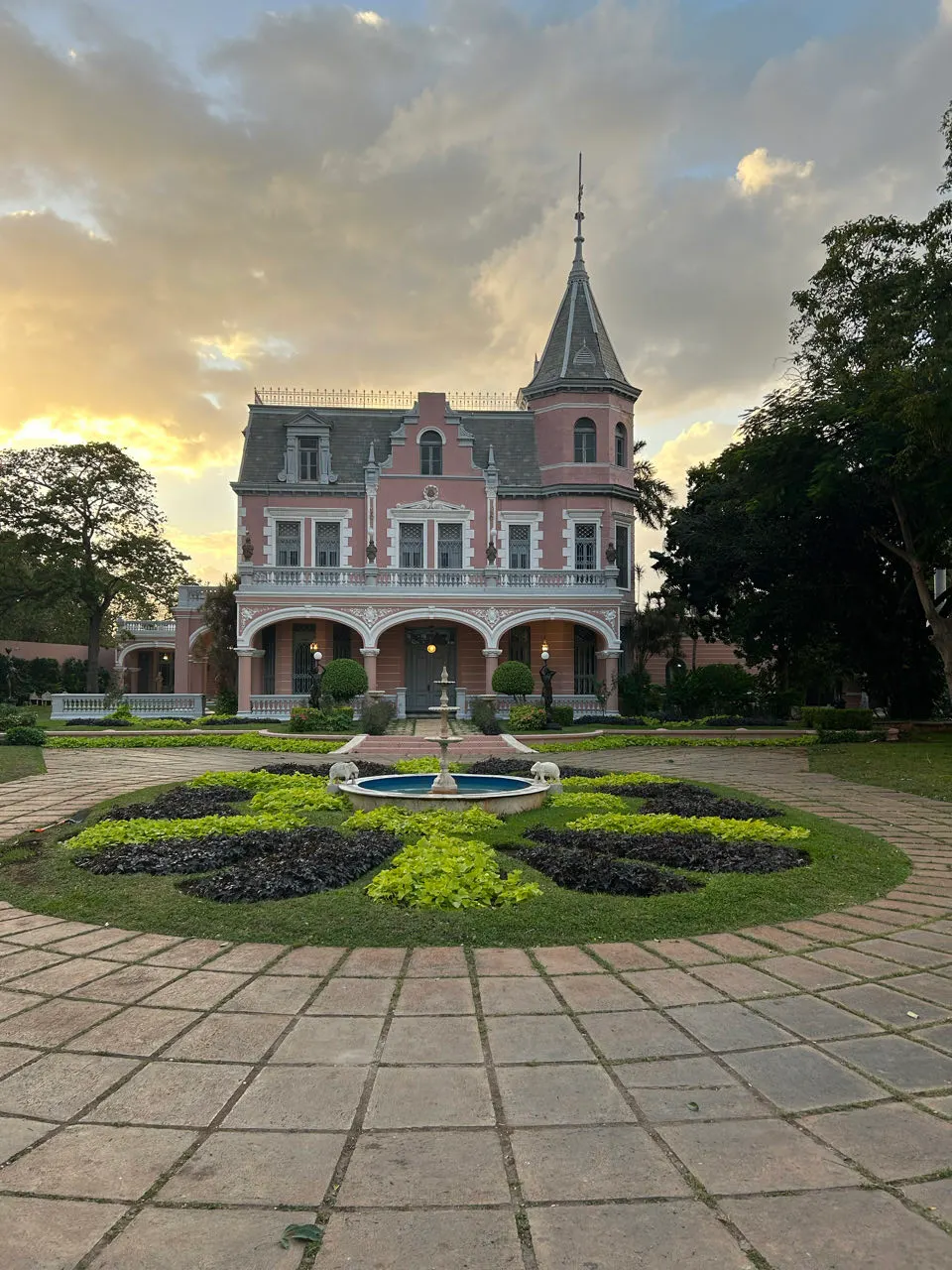 Het Palacio Cantón aan de Paseo de Montejo in Mérida