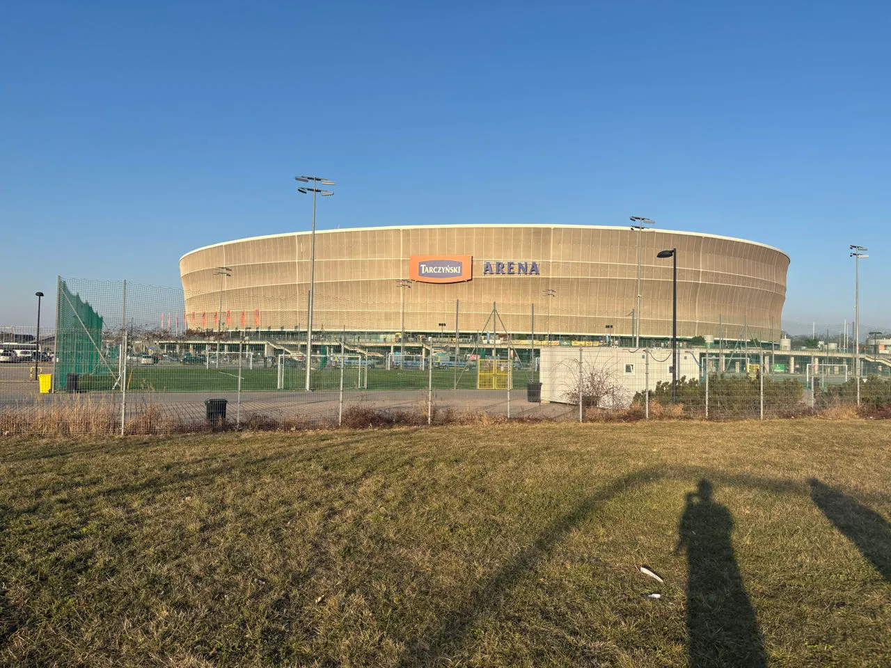 De Tarczynski Arena, het voetbalstadion van Wroclaw, van buiten
