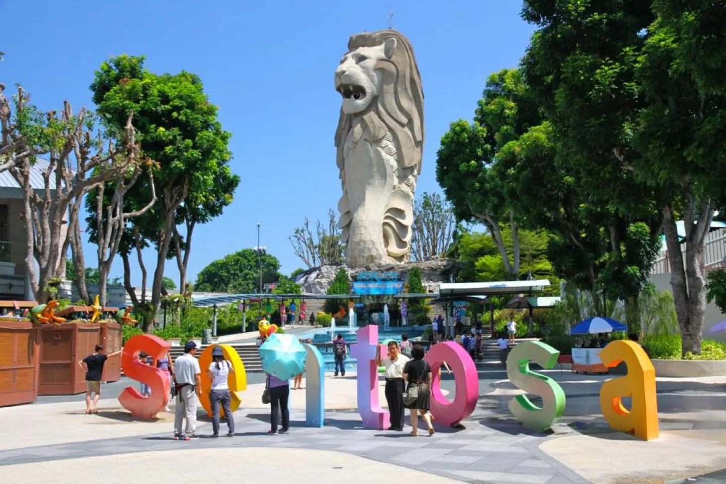 De kleurrijke Sentosa-letters op het eiland Sentosa in Singapore