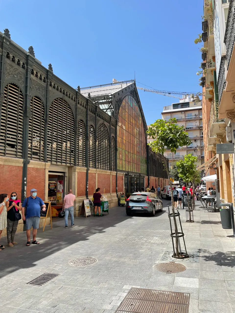De ijzeren markthal Mercado Atarazanas in Malaga van buiten