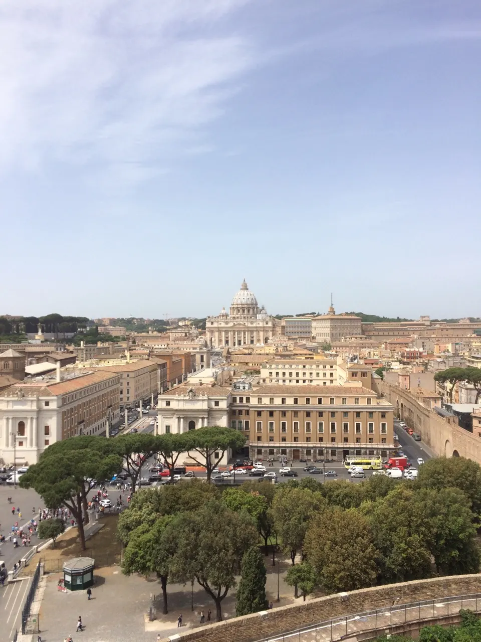 Panorama over Rome met in de verte de koepel van de Sint-Pietersbasiliek