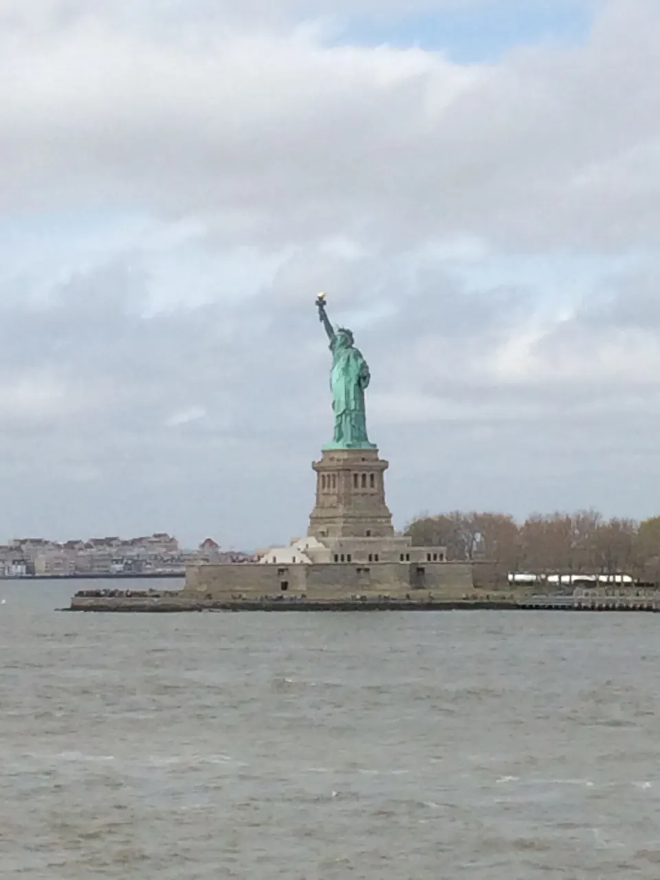 Het Vrijheidsbeeld gezien vanaf het water bij New York